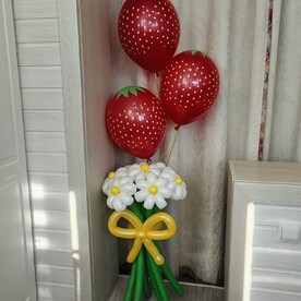 Букет Ромашек с Клубникой. Цветы из шаров. Набор шаров