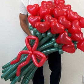 Букет цветов из 25 шаров сердечек