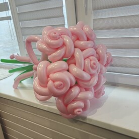 Букет цветов из воздушных шаров. Розовые розы