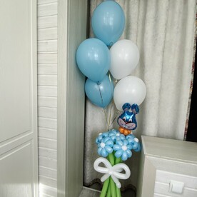 Букет Ромашек с мини фигурой и гелиевыми шарами. Набор шаров