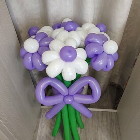 Сиреневый букет цветов из шаров. Шары шарики