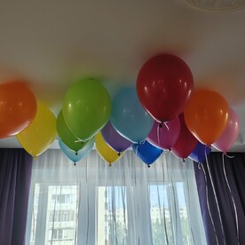 Разноцветные гелиевые шары под потолок 15 шт