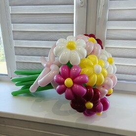 Букет цветов из шаров. Ромашки 11 шт