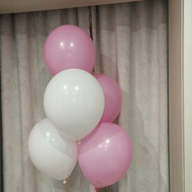 Связка из 5 бело-розовых шаров