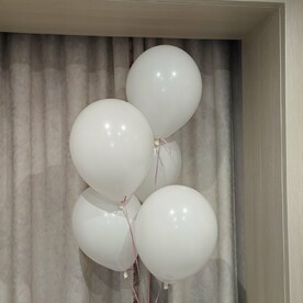 Связка из 5 белых шаров