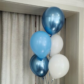Связка из 5 бело-сине-голубых шаров
