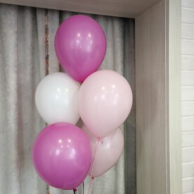 Связка из 5 бело-розовых шаров