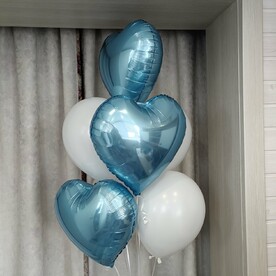 Фонтан из шаров. Белые и голубые