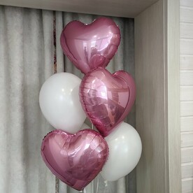 Фонтан из шаров. Белые и розовые