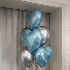 Фонтан из шаров. Голубые и серебристые