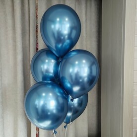 Связка из хромированных синих шаров.