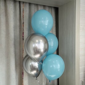 Связка из шаров. Голубые и серебристые