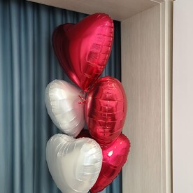 Связка из фольгированных сердец