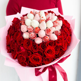 Букет «Казанова» из 51 розы и клубники XXL | Клубника в шоколаде