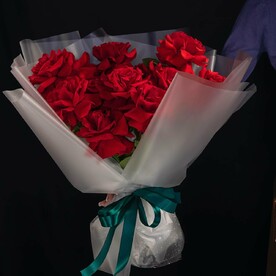 Французские красные розы