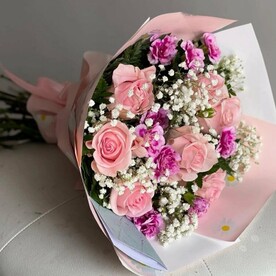 Микс розочек, гвоздик и гипсофилы