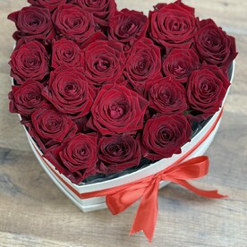 Коробка сердце из роз