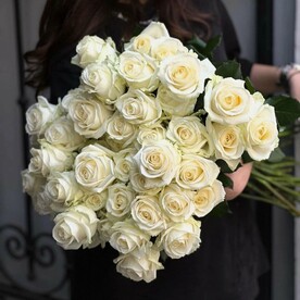 Букет из 35 белых роз