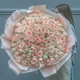 Большой букет из 125 роз