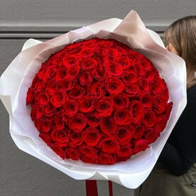 Букет из 89 алых роз