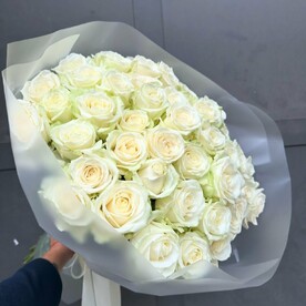Букет из 37 белых роз