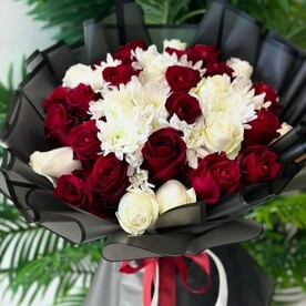 Микс разноцветных розочек и хризантем