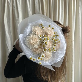 Дуобукет из кремовых диантусов и ромашек