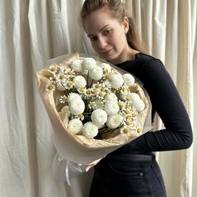 Дуобукет из хризантем Coconut и ромашек