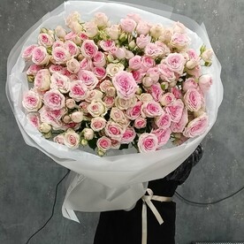 Букет из кустовых роз