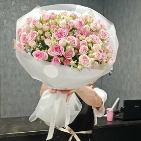 Букет из кустовой розы