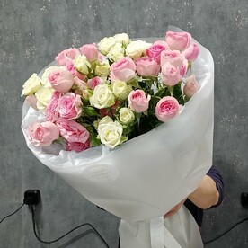 Букет кустовых роз