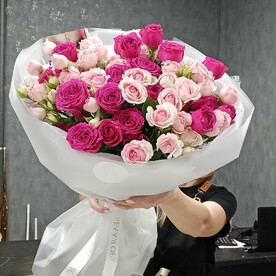 Букет из кустовых роз 19