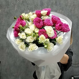 Букет кустовых роз микс