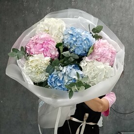 Букет из гортензий микс