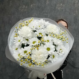 Букет из ромашковой хризантемы
