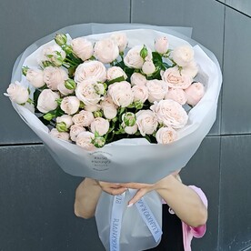 Роза кустовая пионовидная