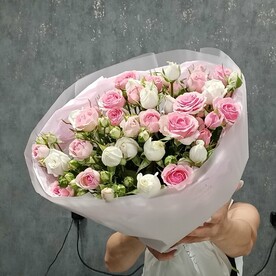 Букет из кустовых роз