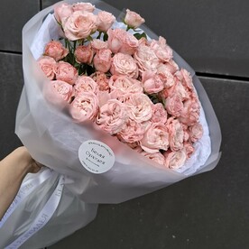 Букет из пионовидной кустовой розы