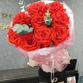 Букет из французских роз с эвкалиптом