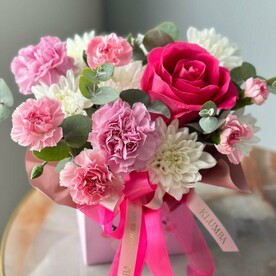 Коробка с ароматной Эквадорской розой Пинк Флойд