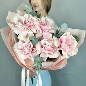 Букет французских роз с эвкалиптом, 5шт