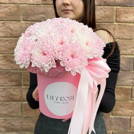 Композиция из хризантем в коробке 💝