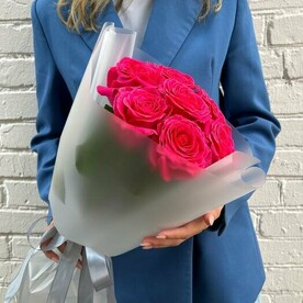 Букет из 7 малиновых роз