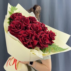 Красные ажурные розы