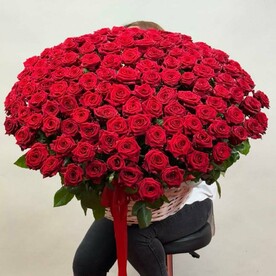 151 Роза красная в корзине