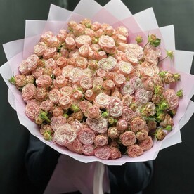 Букет из кустовой розы пионовидной