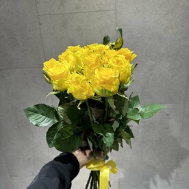 15 желтых роз