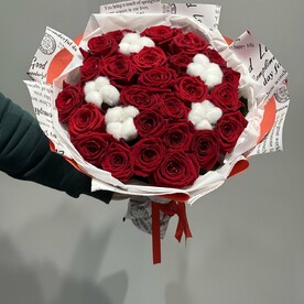 25 роз с хлопком