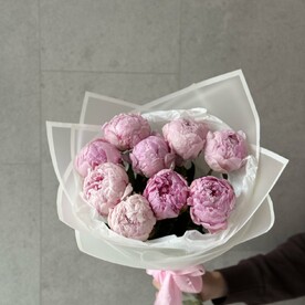 9 пионов в букете