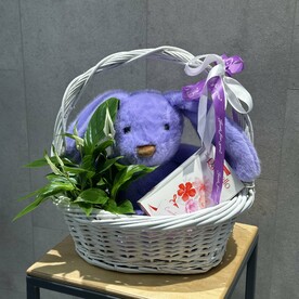 Корзинка с зайцем